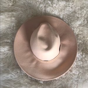 Feee people hat- so cute!